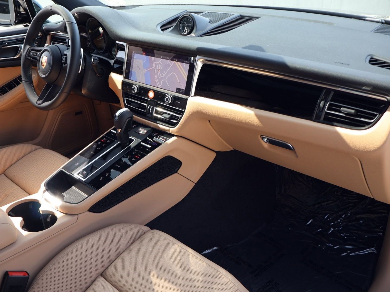 New 2026 Porsche Macan image 24