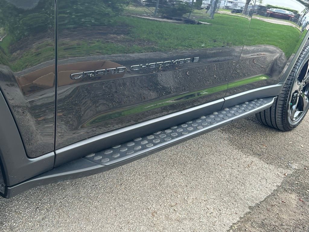 Certified 2024 Jeep Grand Cherokee Limited w/ Black Appearance Package image 30