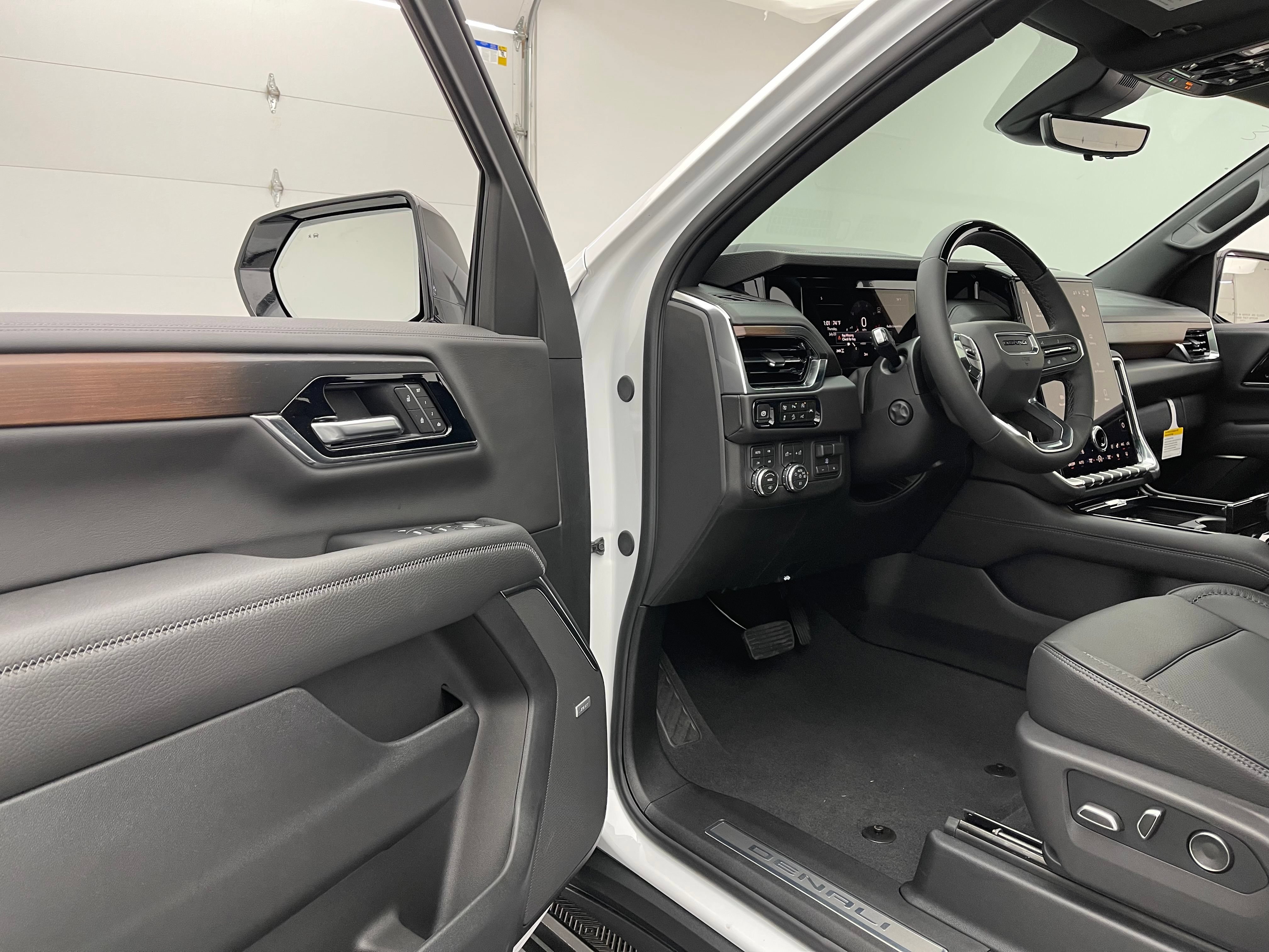 New 2026 GMC Yukon XL Denali w/ Denali Reserve Package AWD/4WD image 21