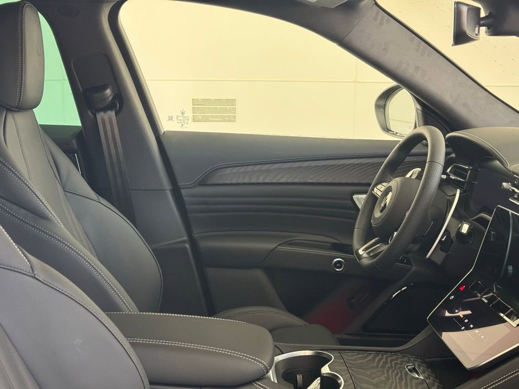 New 2025 Maserati Grecale GT image 38