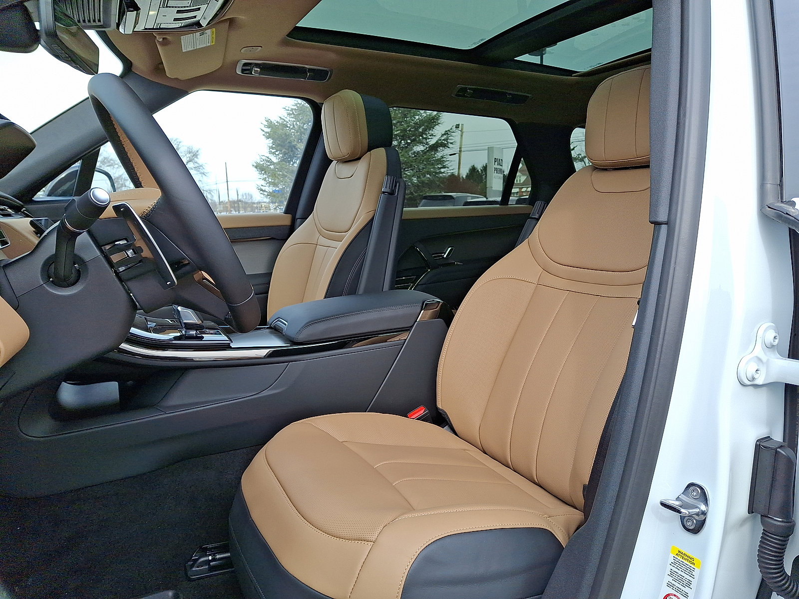 New 2026 Land Rover Range Rover Sport Dynamic SE image 3