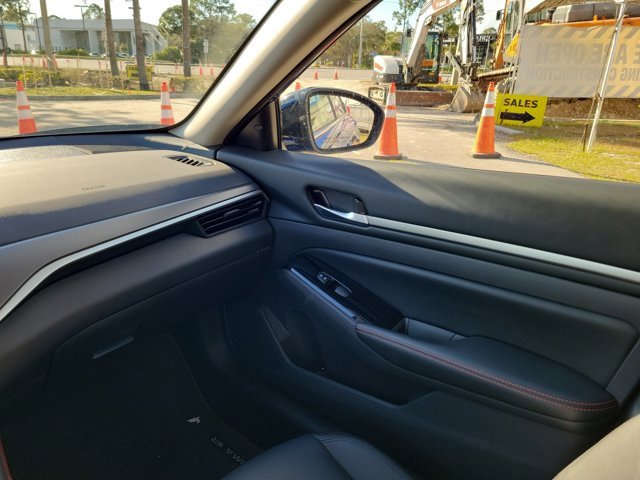 Certified 2025 Nissan Altima 2.5 SR image 19