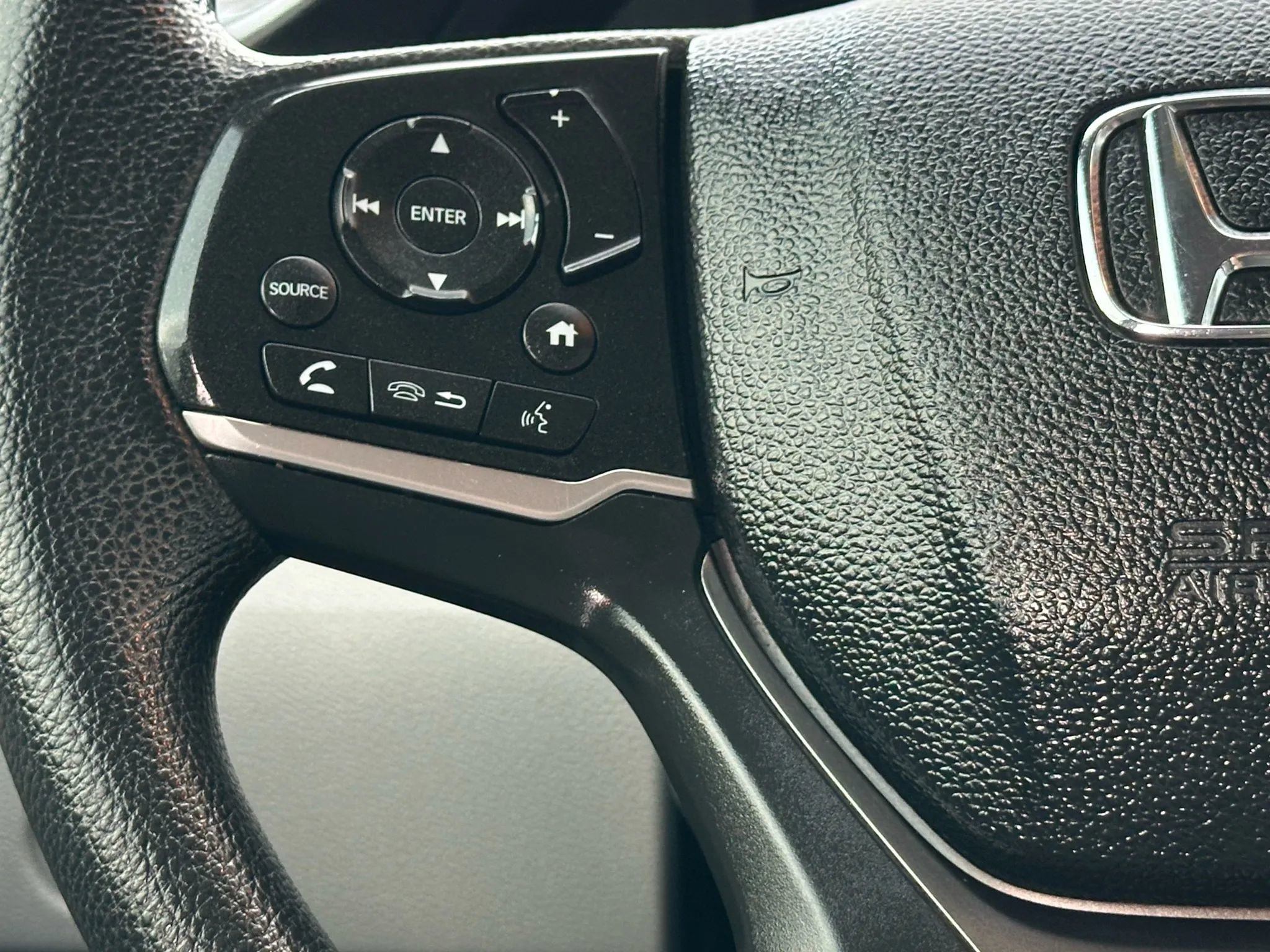 Used 2019 Honda Pilot LX image 29
