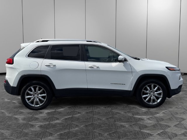 Used 2017 Jeep Cherokee Limited AWD/4WD image 6