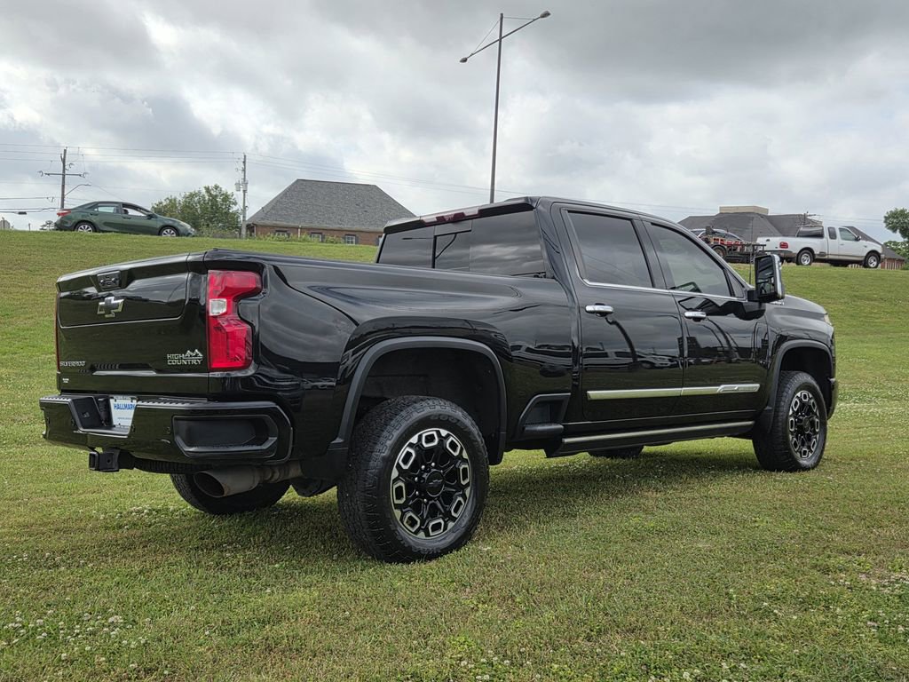 Used 2024 Chevrolet Silverado 2500 High Country w/ High Country Premium Package image 4
