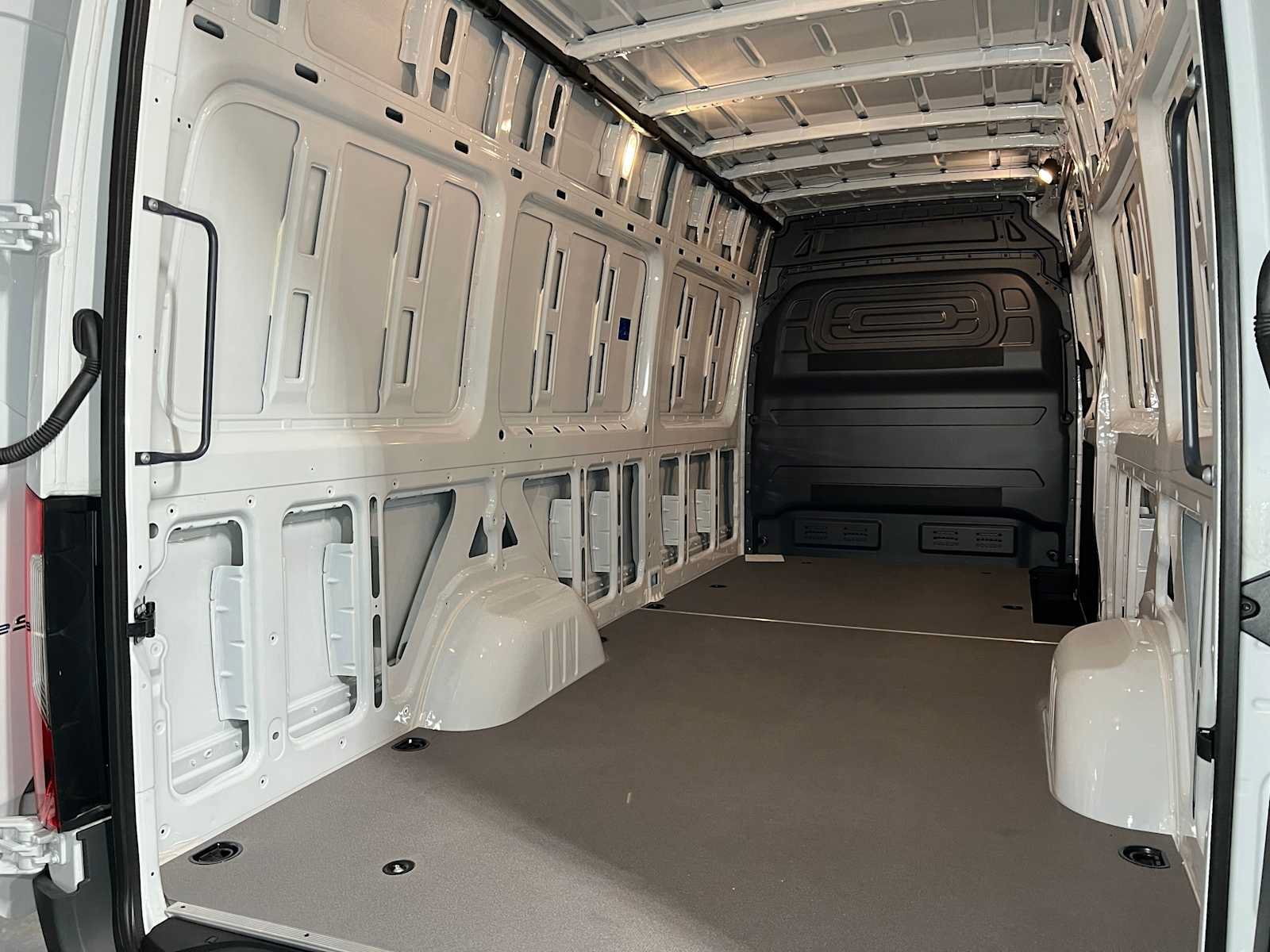 New 2025 Mercedes-Benz eSprinter 170 Cargo image 18