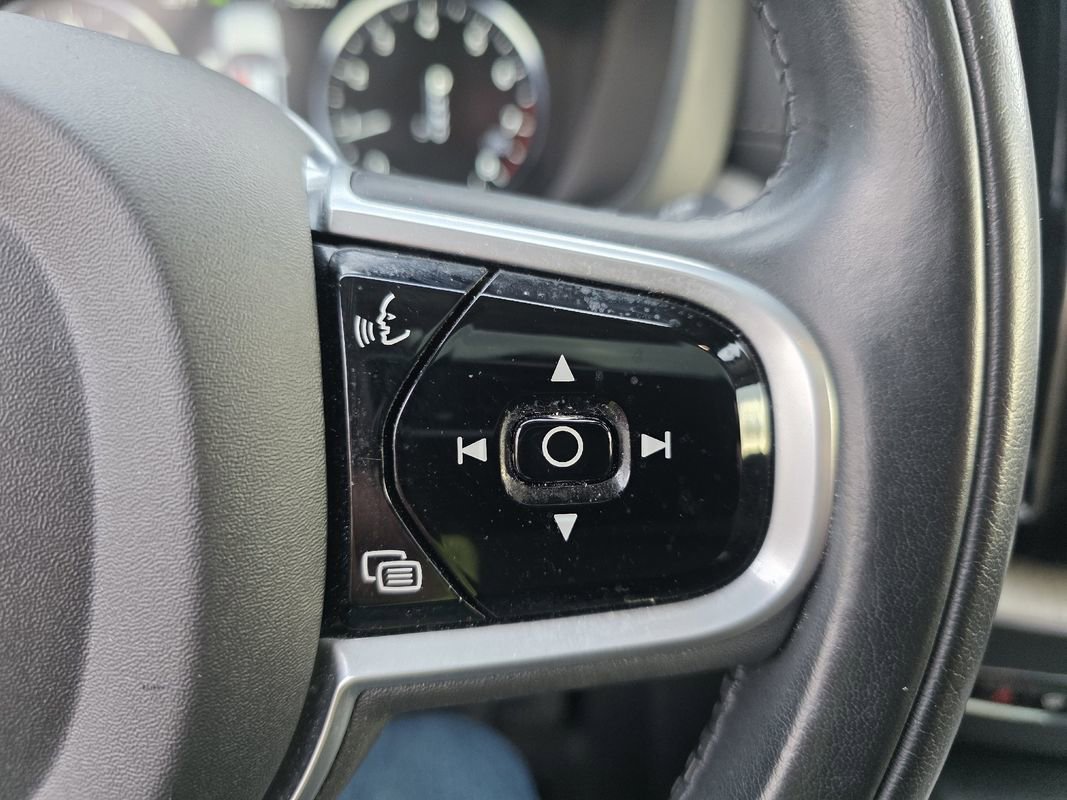 Used 2020 Volvo XC60 T5 Inscription w/ Protection Package image 24