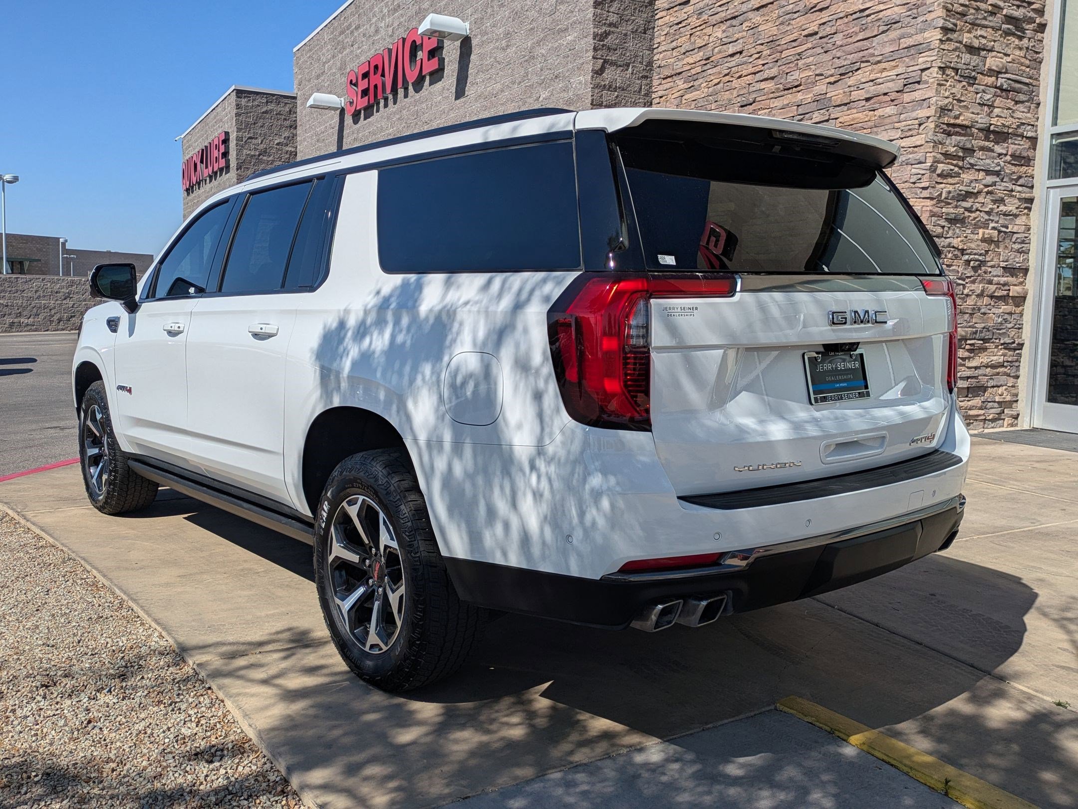 Certified 2025 GMC Yukon XL AT4 w/ AT4 Premium Plus Package AWD/4WD image 4
