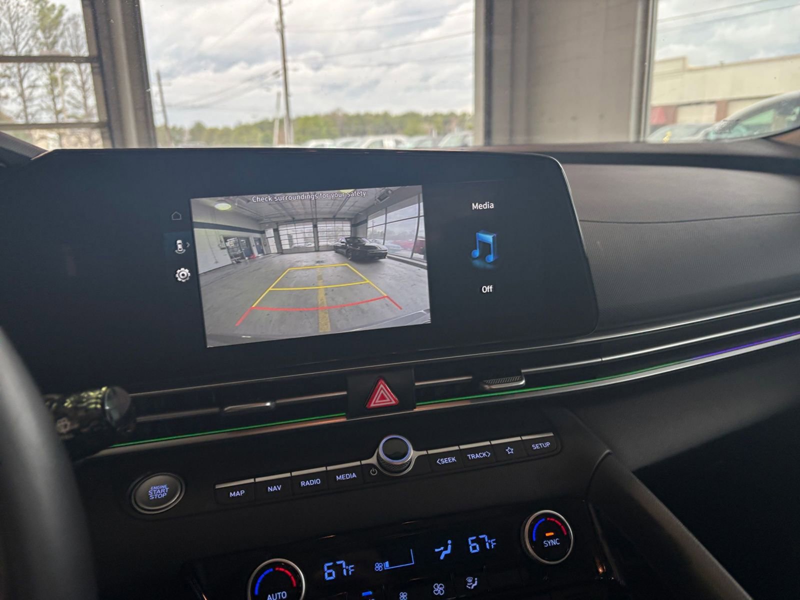 Used 2025 Hyundai Elantra Limited image 17