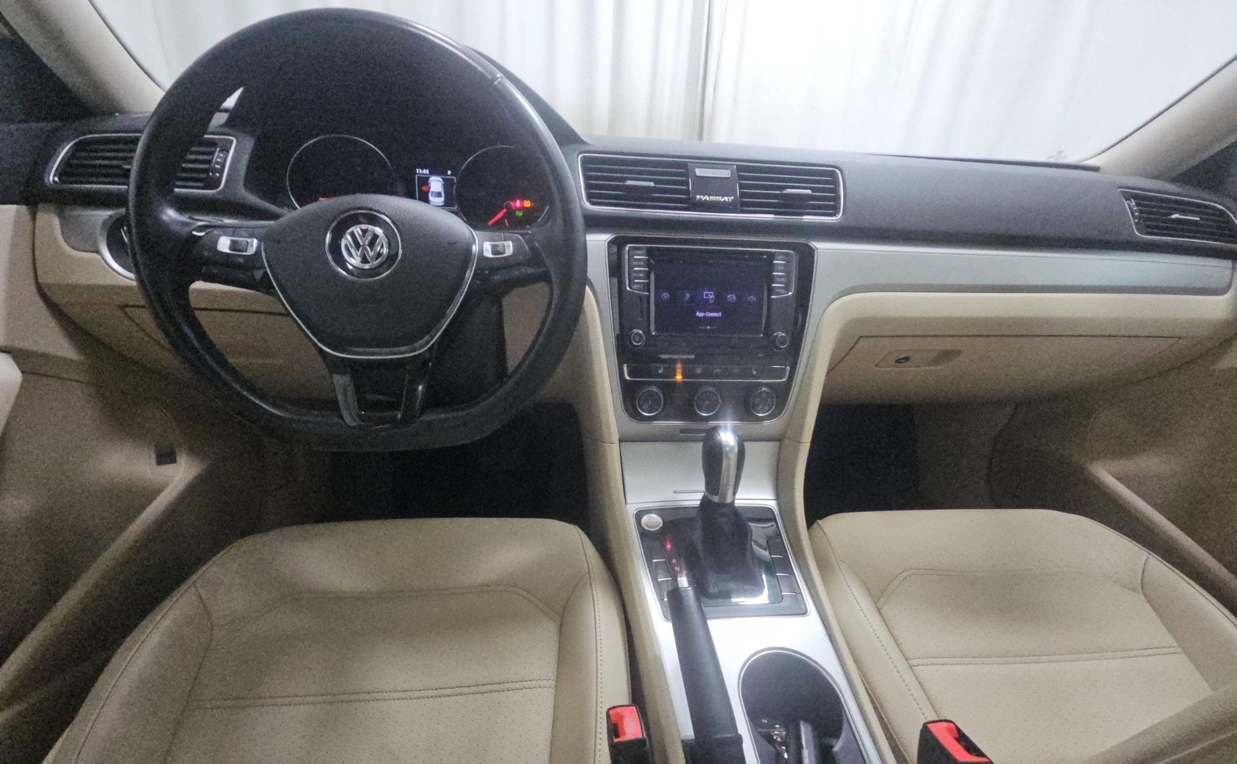 Used 2019 Volkswagen Passat 2.0T Wolfsburg w/ Wheels & Sunroof Package image 6