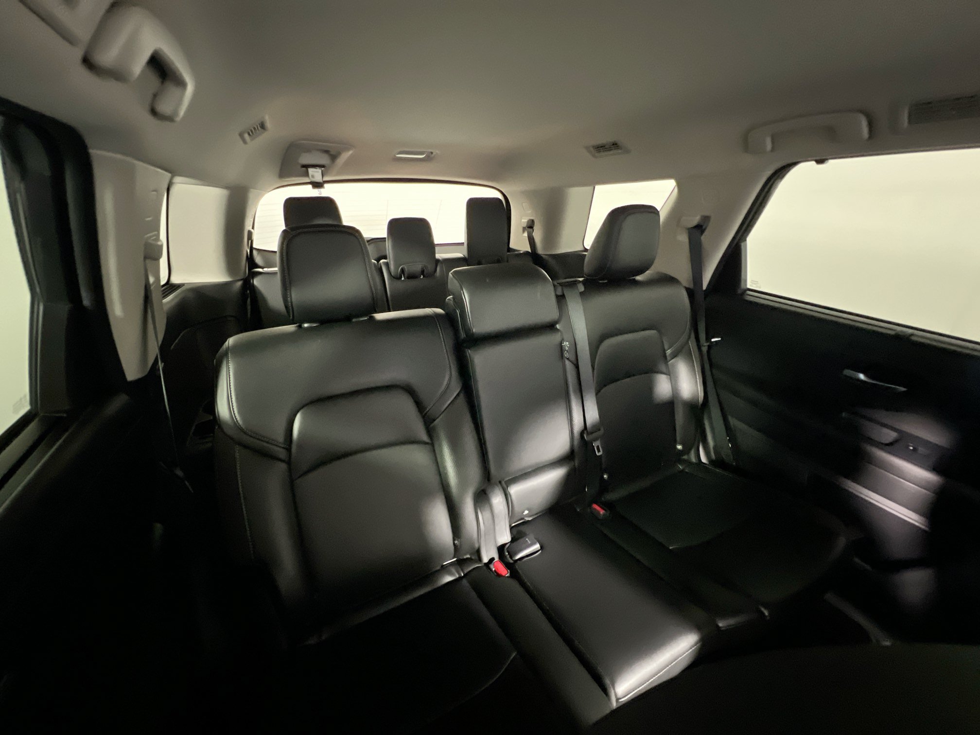 Used 2025 Nissan Pathfinder SL FWD image 32