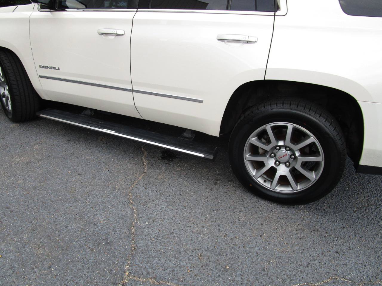 Used 2015 GMC Yukon Denali w/ Touring Package RWD image 27