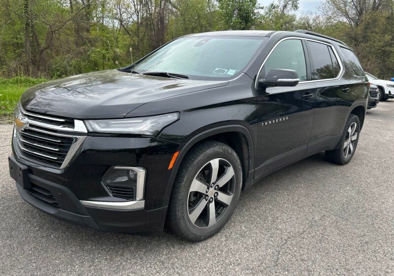 Used 2023 Chevrolet Traverse LT w/ LT Premium Package AWD/4WD image 2