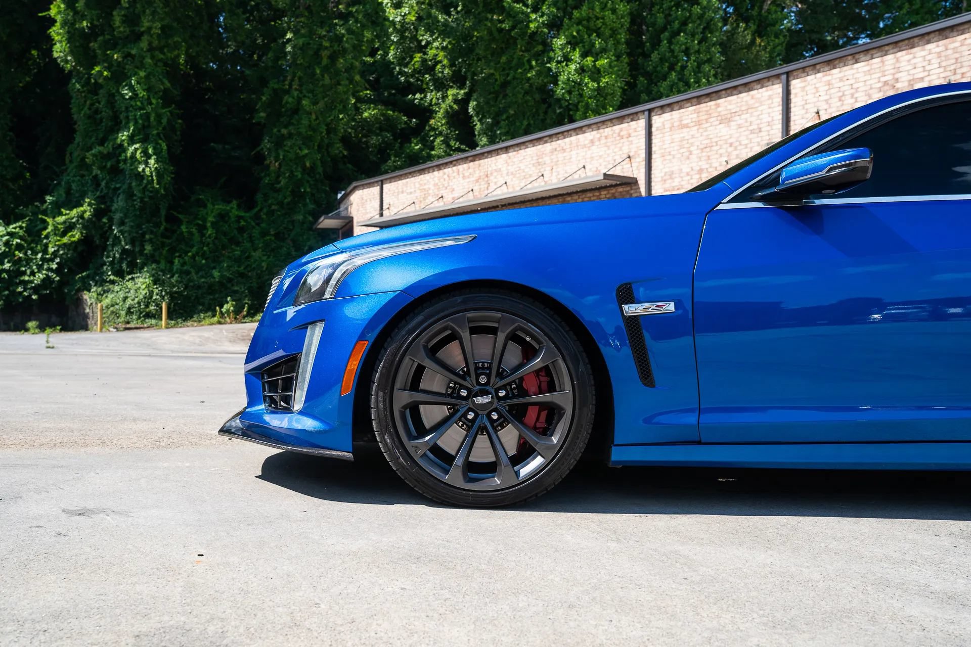 Used 2018 Cadillac CTS V w/ Luxury Package RWD image 4