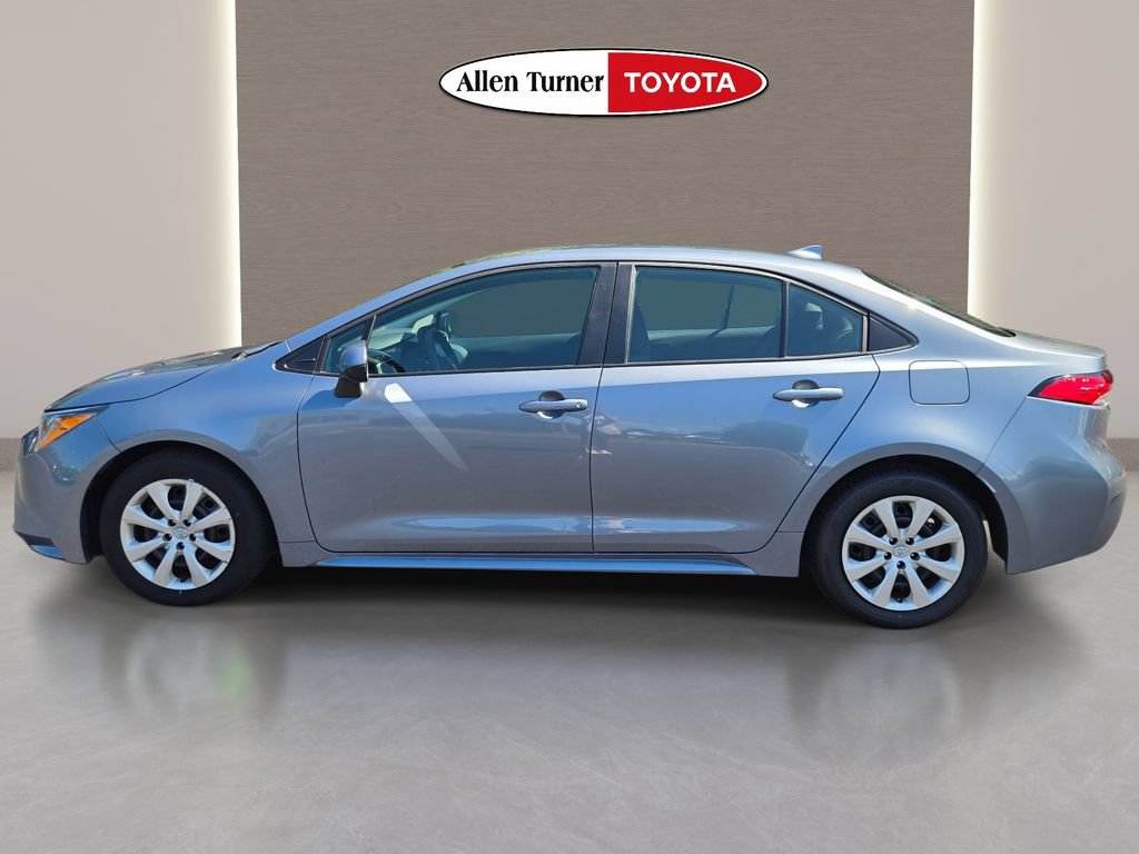 Used 2025 Toyota Corolla LE FWD image 11