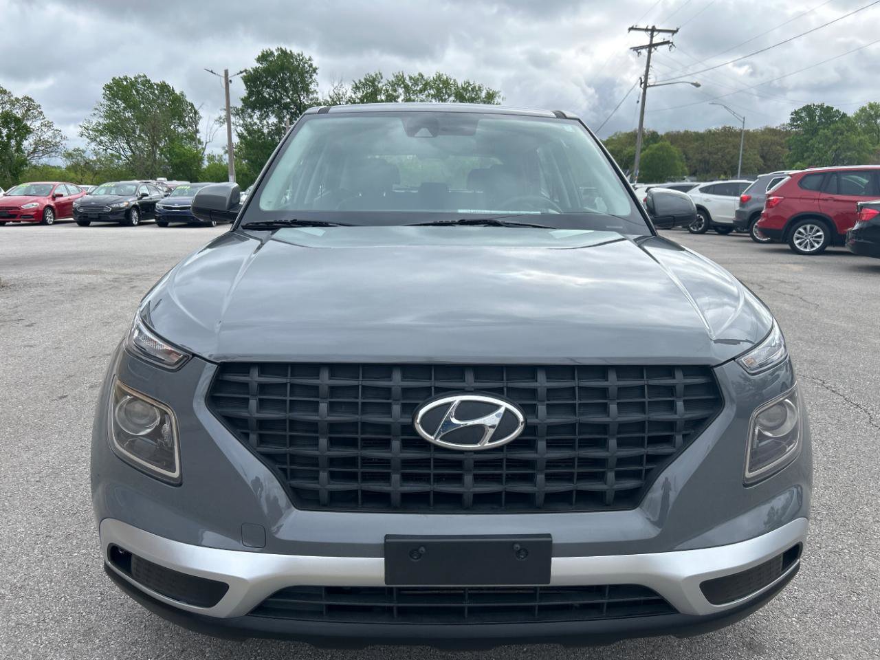 Used 2021 Hyundai Venue SE FWD image 2