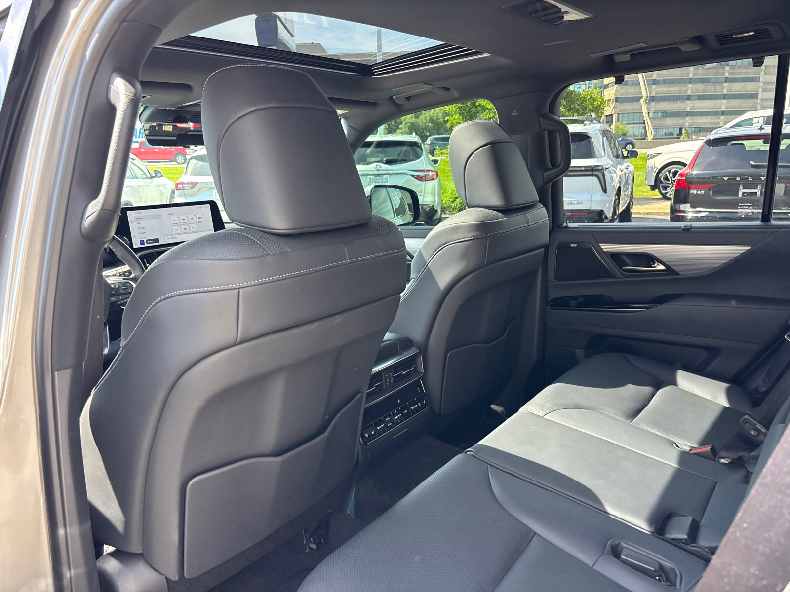Used 2025 Lexus LX 700h F Sport AWD/4WD image 30