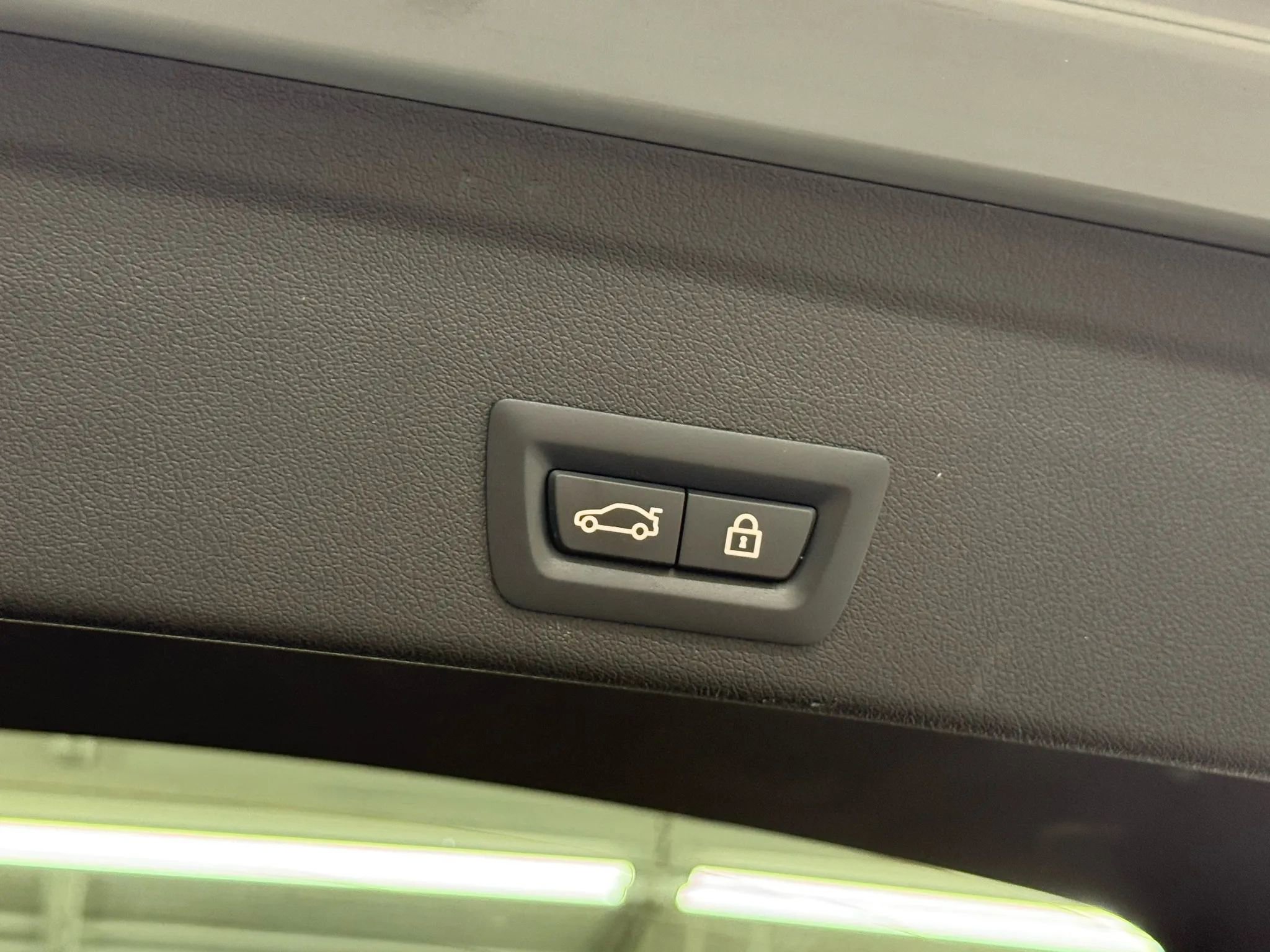 Used 2021 BMW X6 M w/ Competition Package image 37