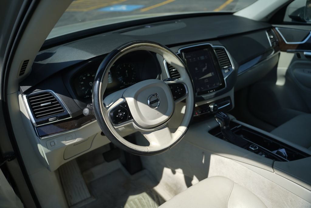 Used 2016 Volvo XC90 T6 Momentum w/ Momentum Plus Package AWD/4WD image 9