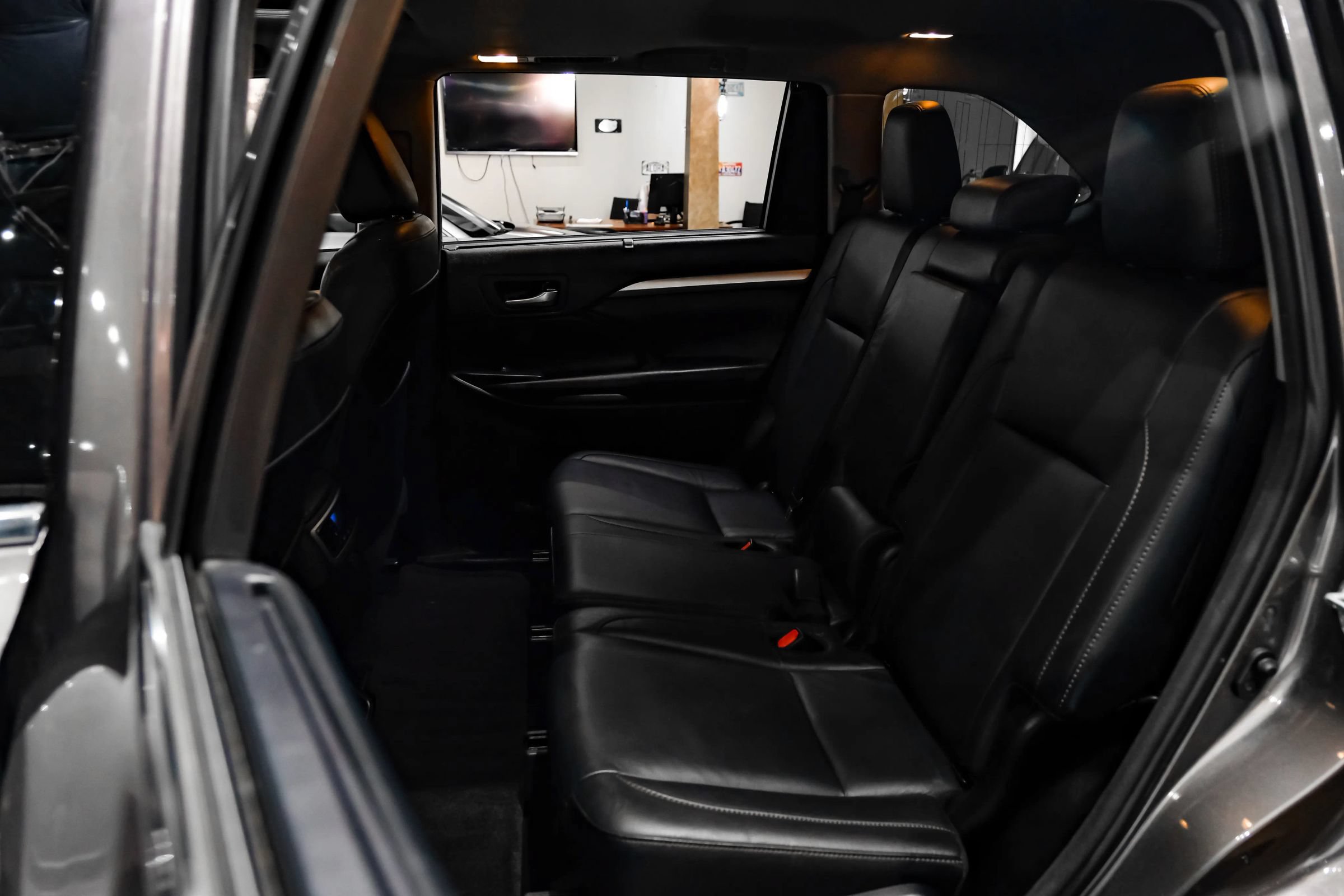 Used 2018 Toyota Highlander XLE FWD image 42