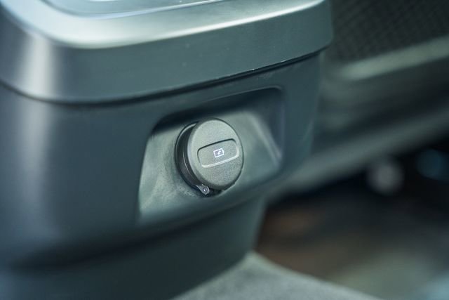 Used 2025 Volvo S60 B5 Plus image 33