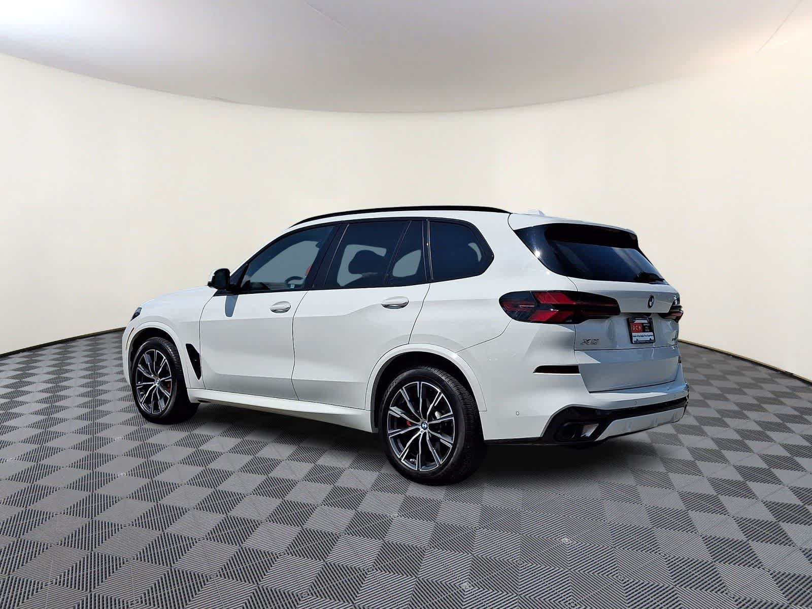 Used 2024 BMW X5 xDrive40i w/ M Sport Package AWD/4WD image 7
