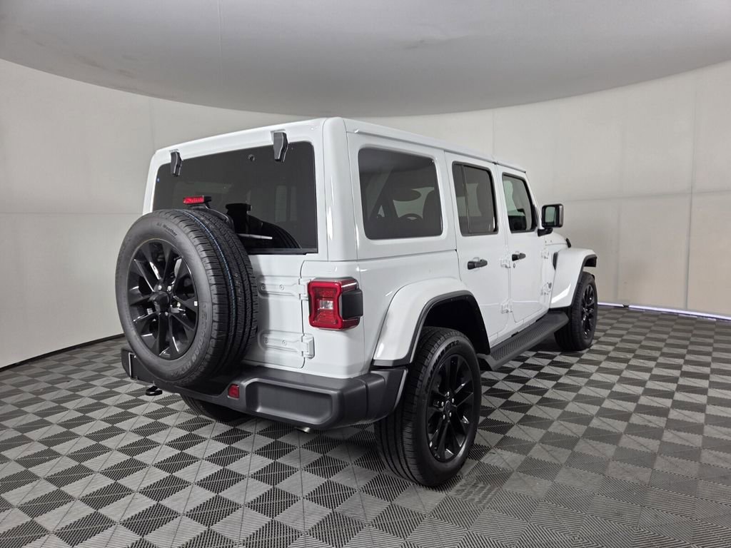Certified 2025 Jeep Wrangler Sahara image 5
