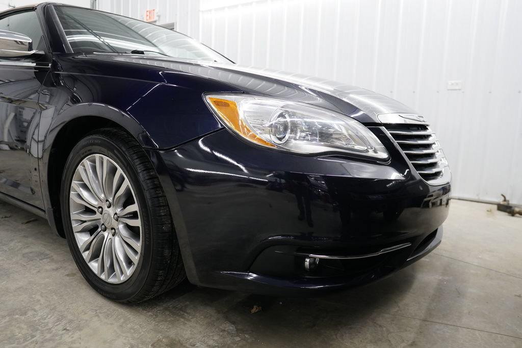 Used 2012 Chrysler 200 Limited FWD image 3