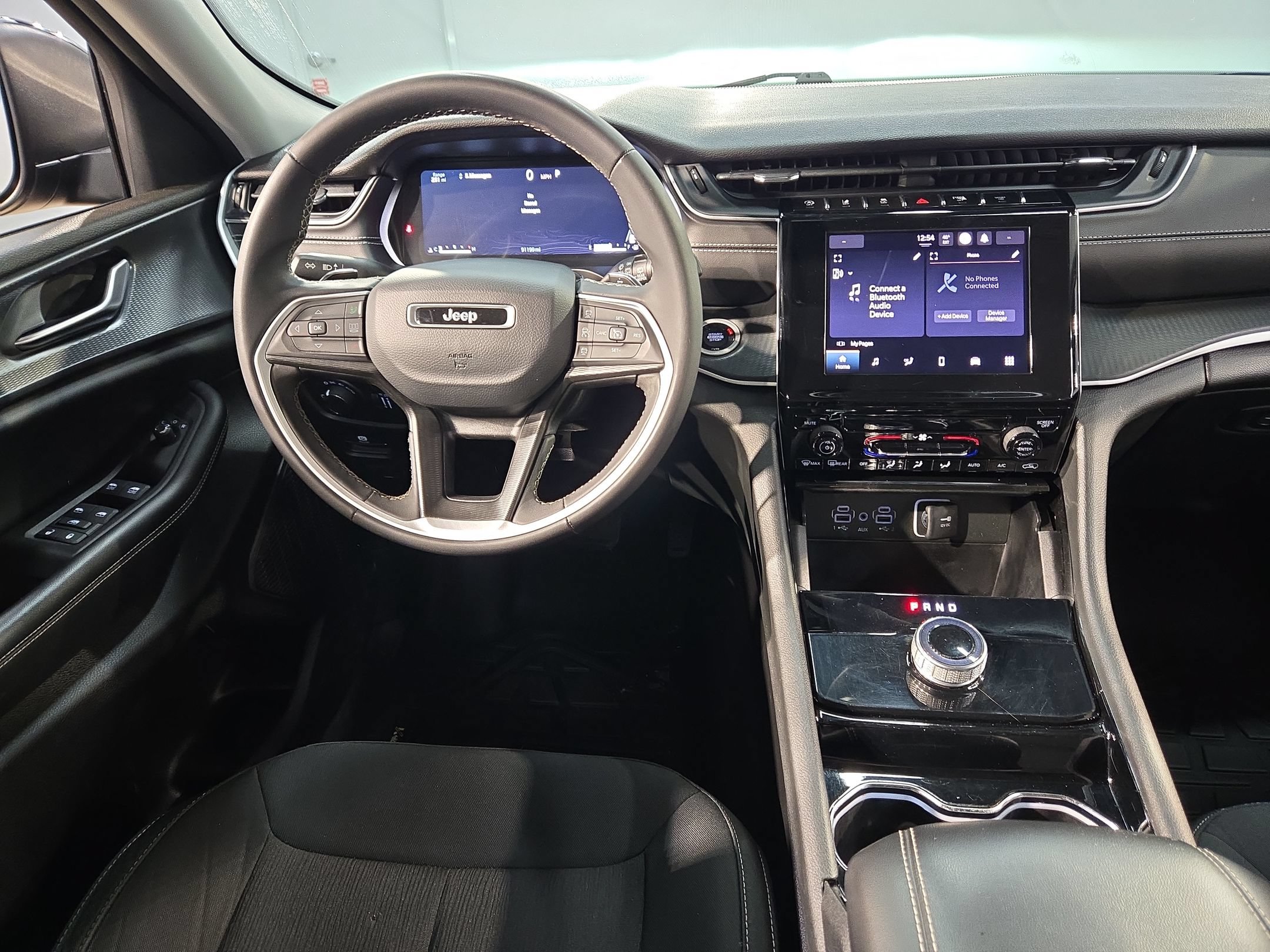 Used 2023 Jeep Grand Cherokee Laredo AWD/4WD image 9