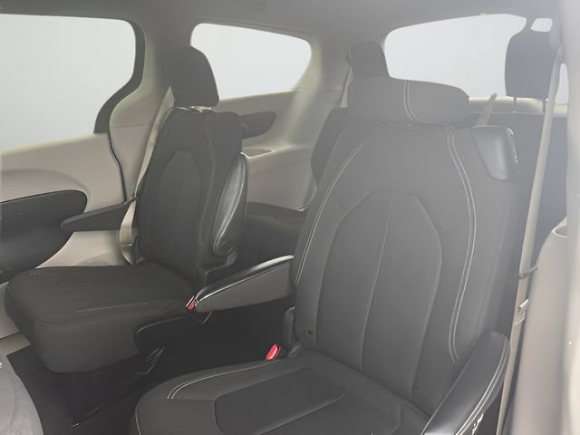 Used 2022 Chrysler Voyager LX FWD image 13