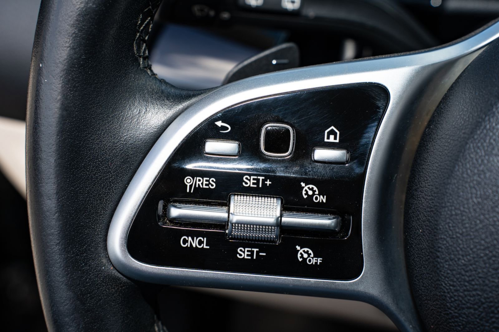 Used 2021 Mercedes-Benz GLA 250 w/ Premium Package image 31