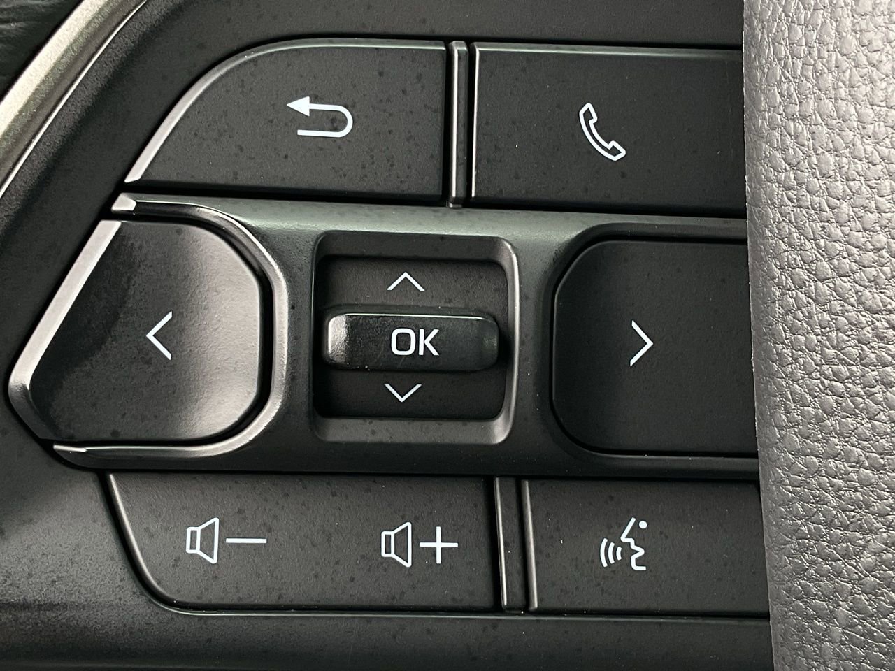 Used 2025 Toyota Tacoma TRD Off-Road AWD/4WD image 27