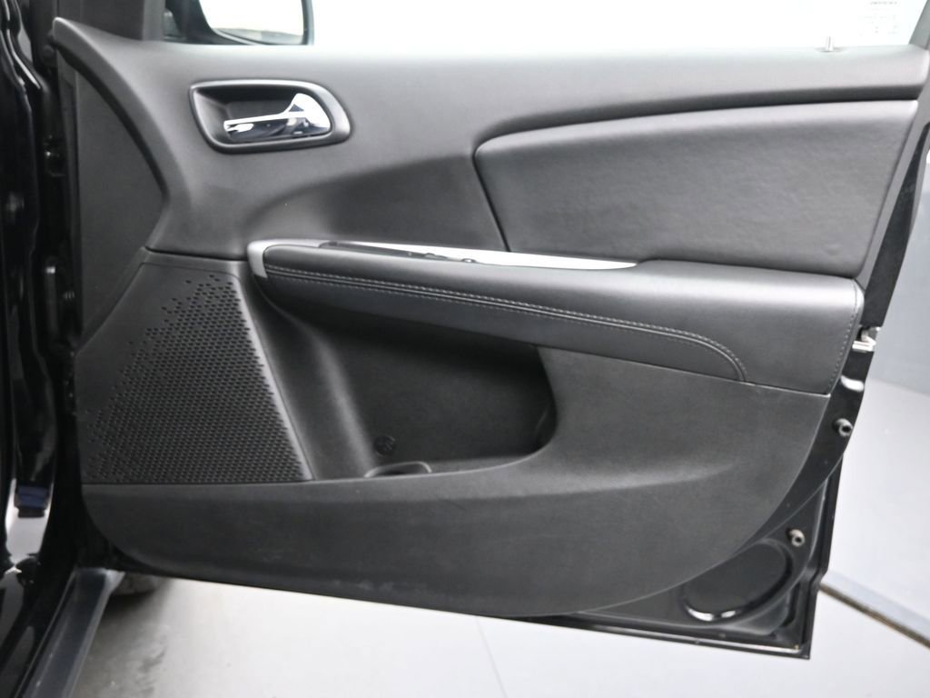 Used 2017 Dodge Journey SE w/ Flexible Seating Group image 22