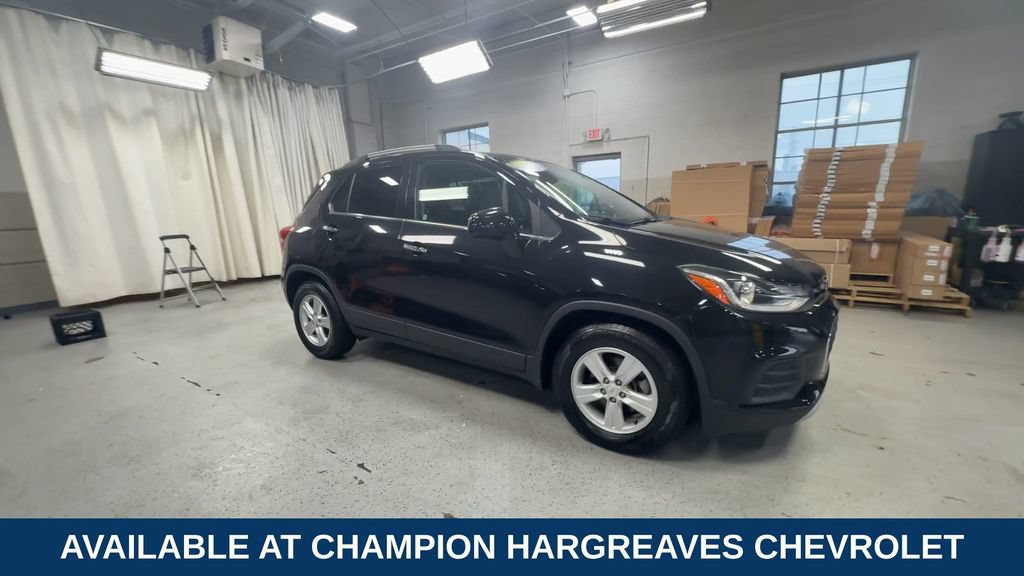 Used 2020 Chevrolet Trax LT w/ LT Convenience Package FWD image 2