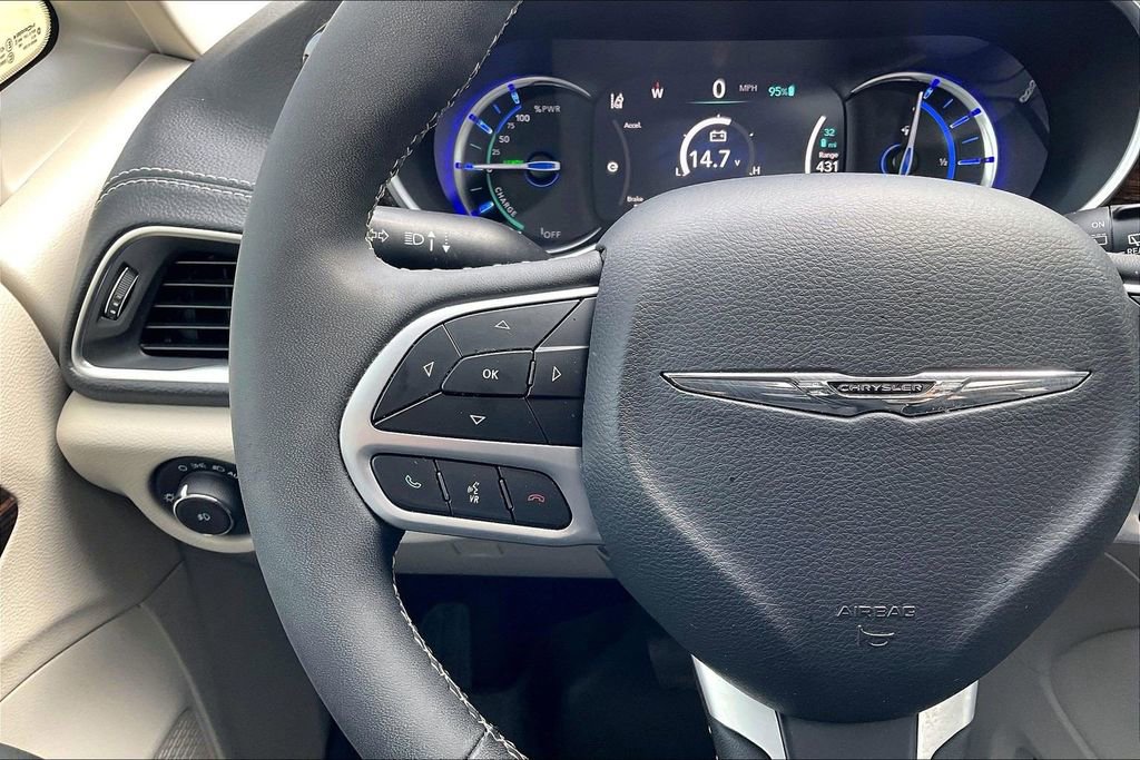 Used 2023 Chrysler Pacifica Limited image 18