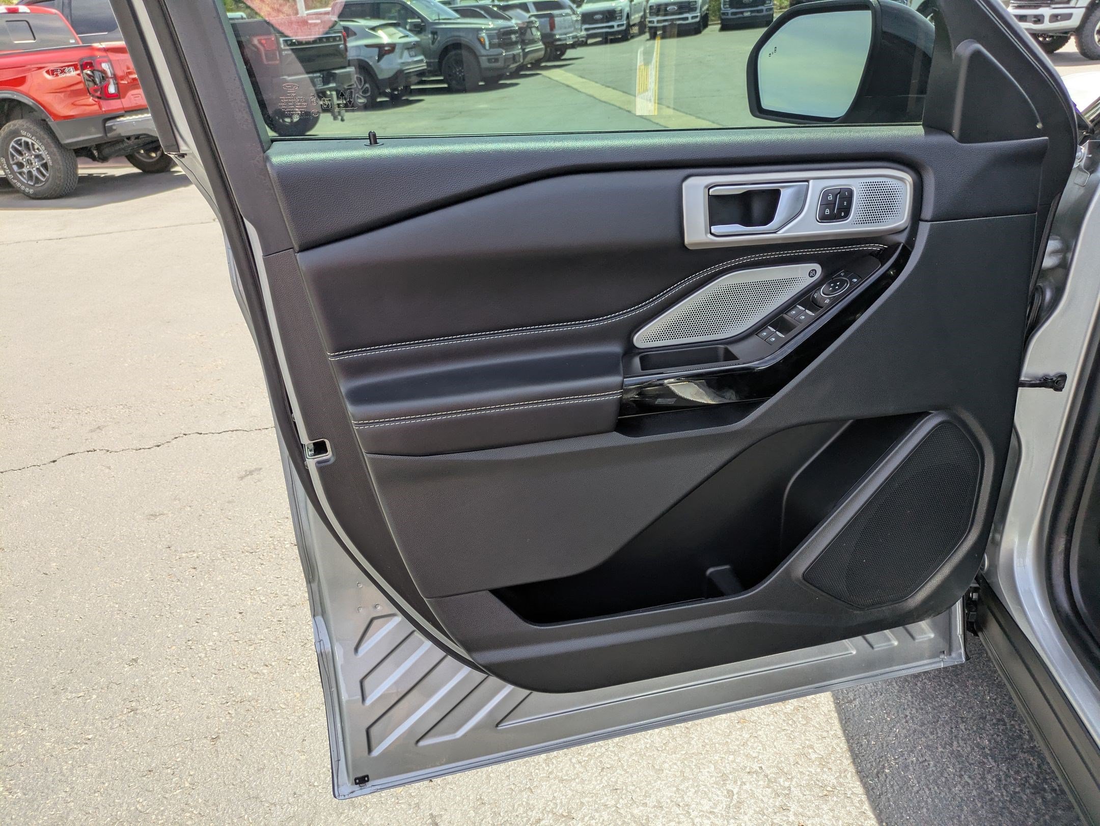 Used 2023 Ford Explorer ST w/ Equipment Group 401A AWD/4WD image 14
