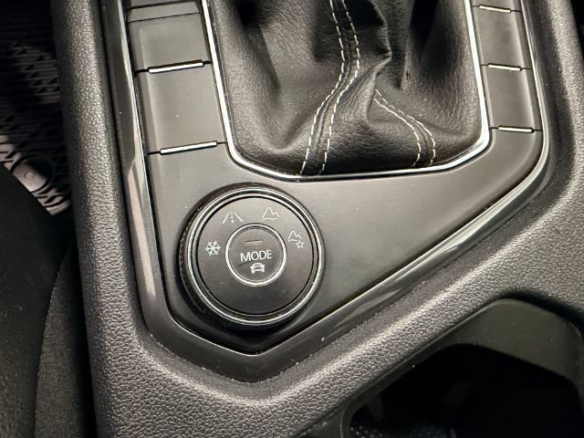 Used 2024 Volkswagen Tiguan SE AWD/4WD image 16