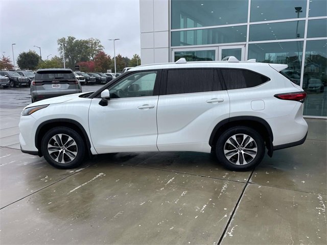 Used 2022 Toyota Highlander XLE image 9