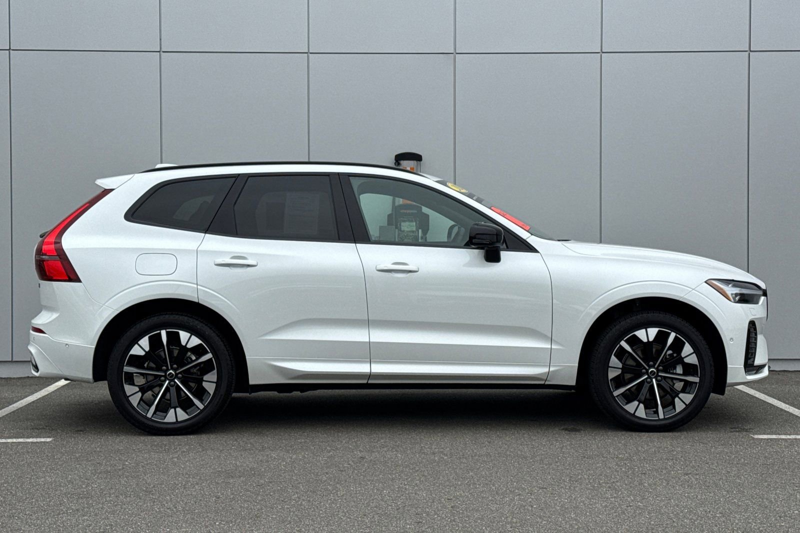 Certified 2026 Volvo XC60 B5 Plus w/ Climate Package PRO AWD/4WD image 6
