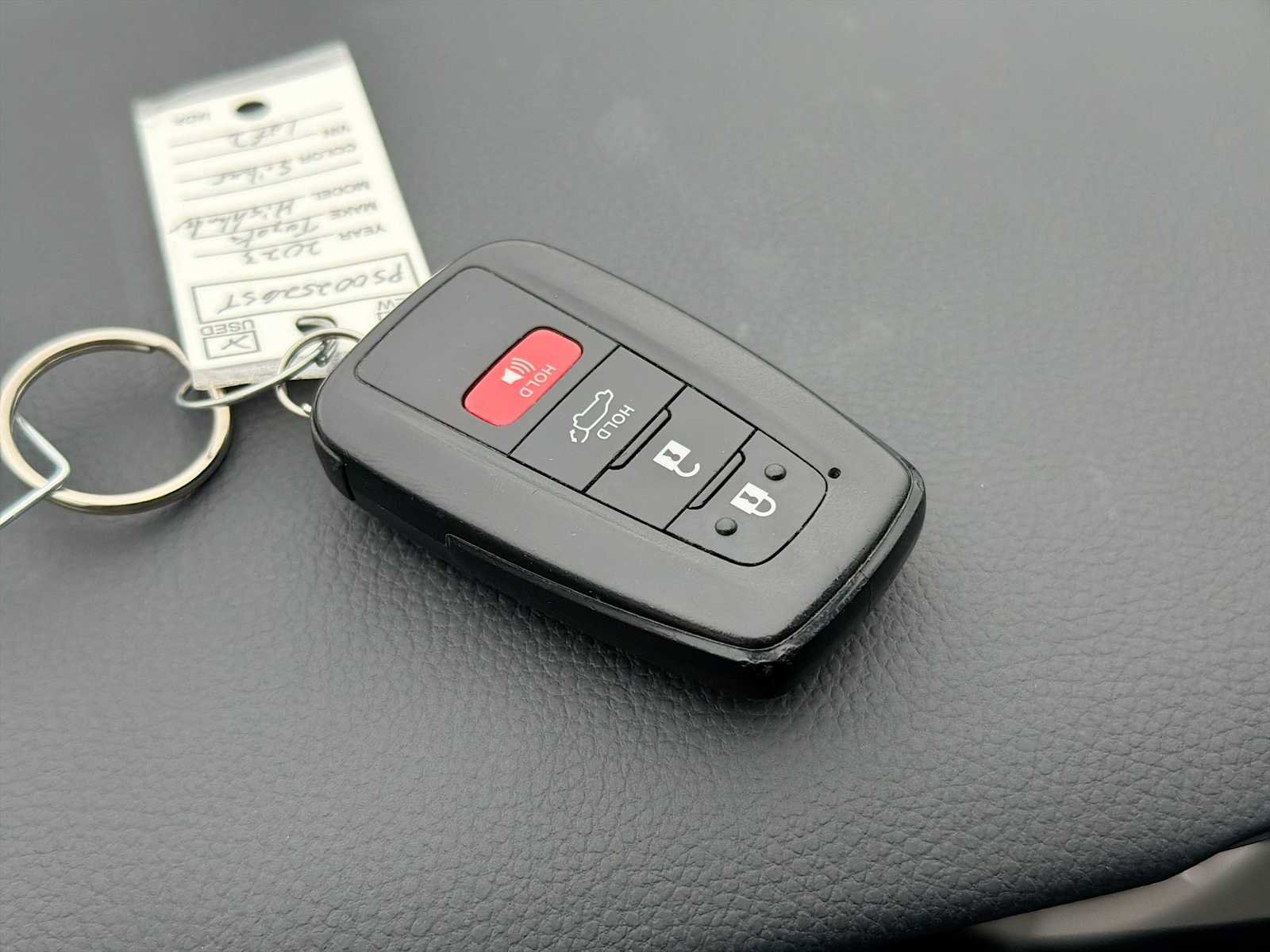 Used 2023 Toyota Highlander XLE FWD image 29