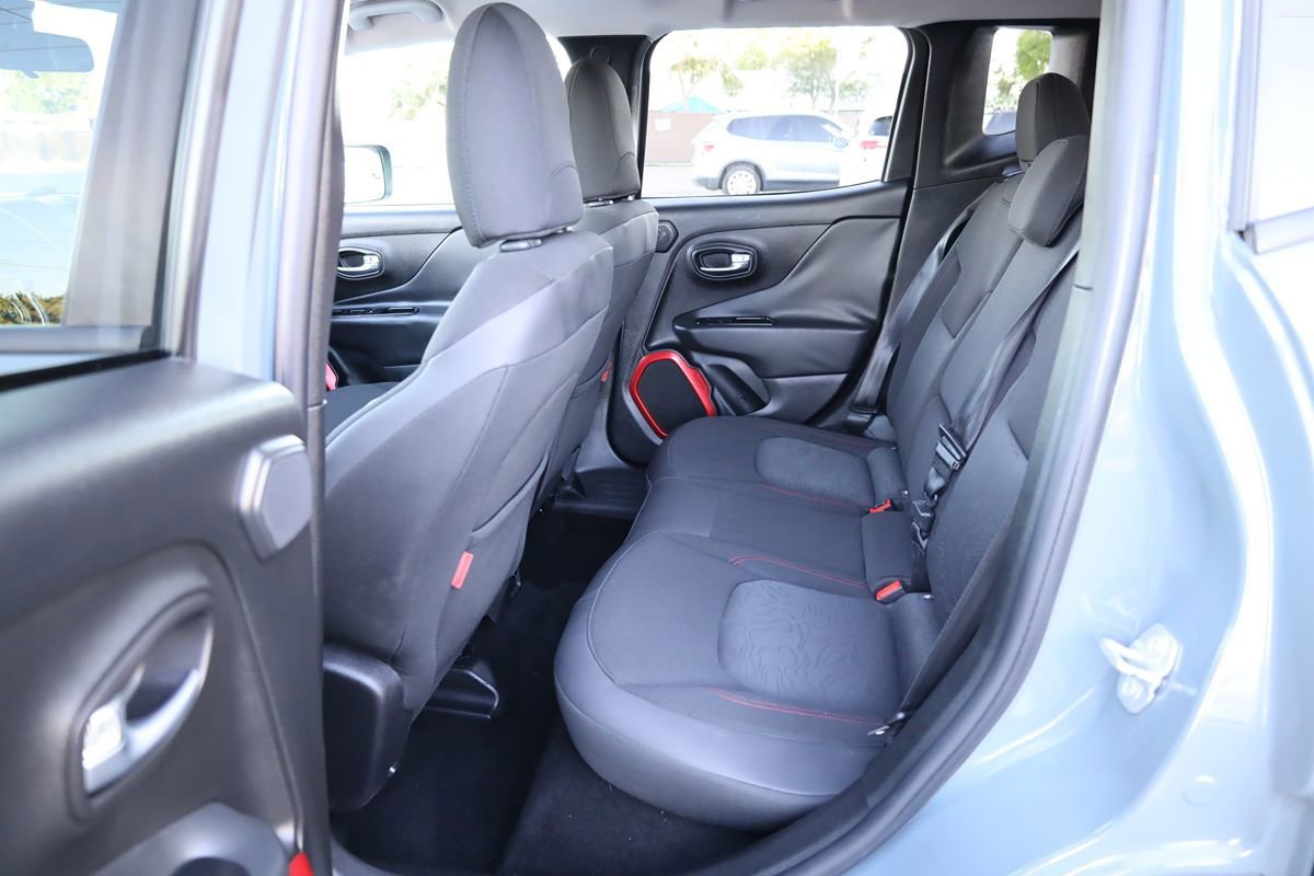 Used 2015 Jeep Renegade Trailhawk w/ Popular Equipment Group image 11