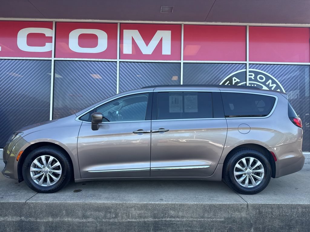 Used 2017 Chrysler Pacifica Touring-L FWD image 15