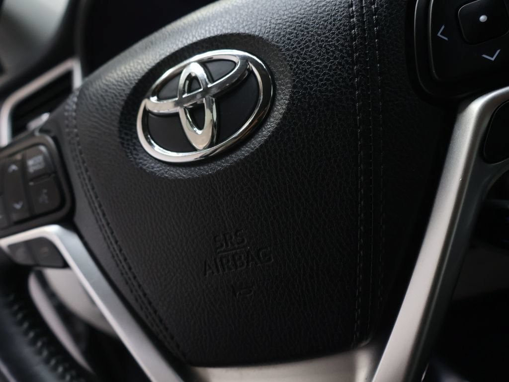 Used 2016 Toyota Highlander Plus AWD/4WD image 22