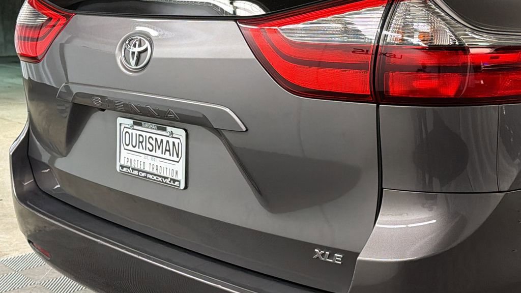 Used 2020 Toyota Sienna XLE image 9