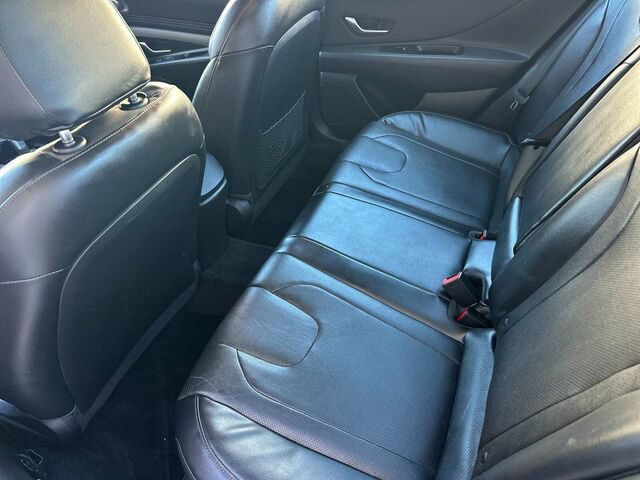 Used 2023 Hyundai Elantra Limited FWD image 14