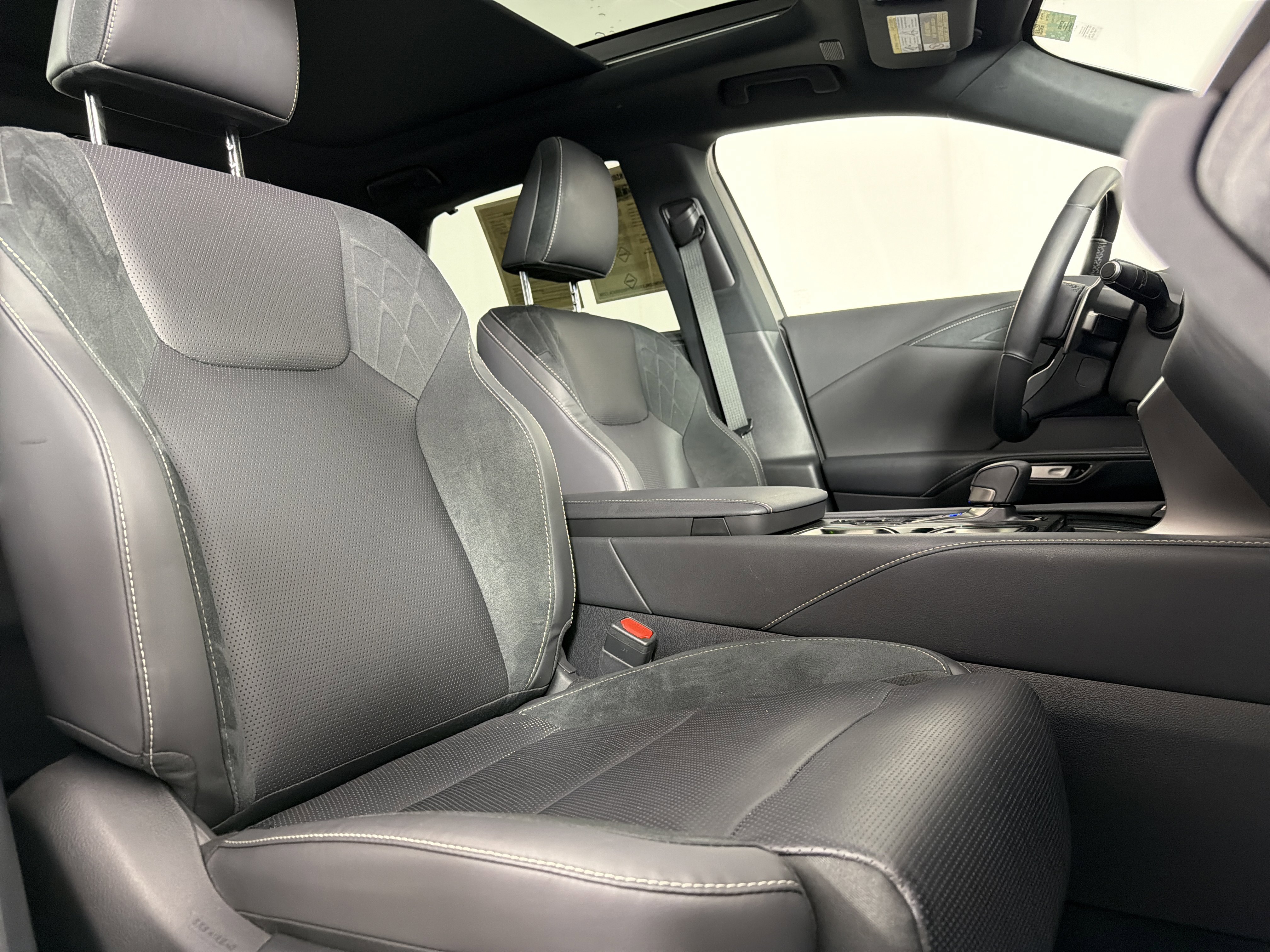 Used 2025 Lexus RX 450h AWD w/ Luxury Package image 30