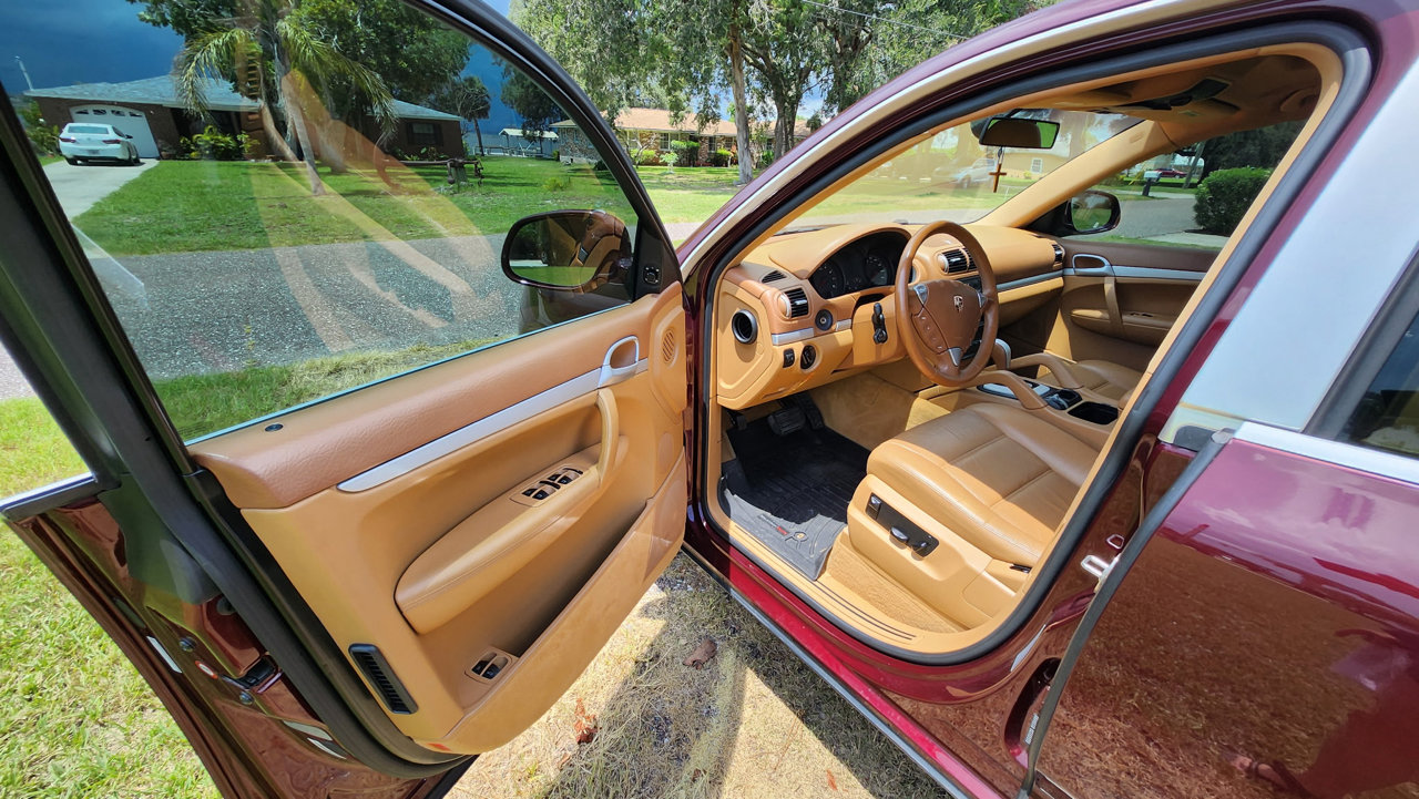 Used 2004 Porsche Cayenne image 2