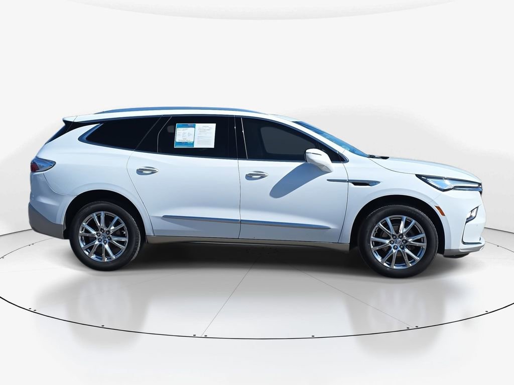 Used 2023 Buick Enclave Essence w/ Experience Buick Package image 4
