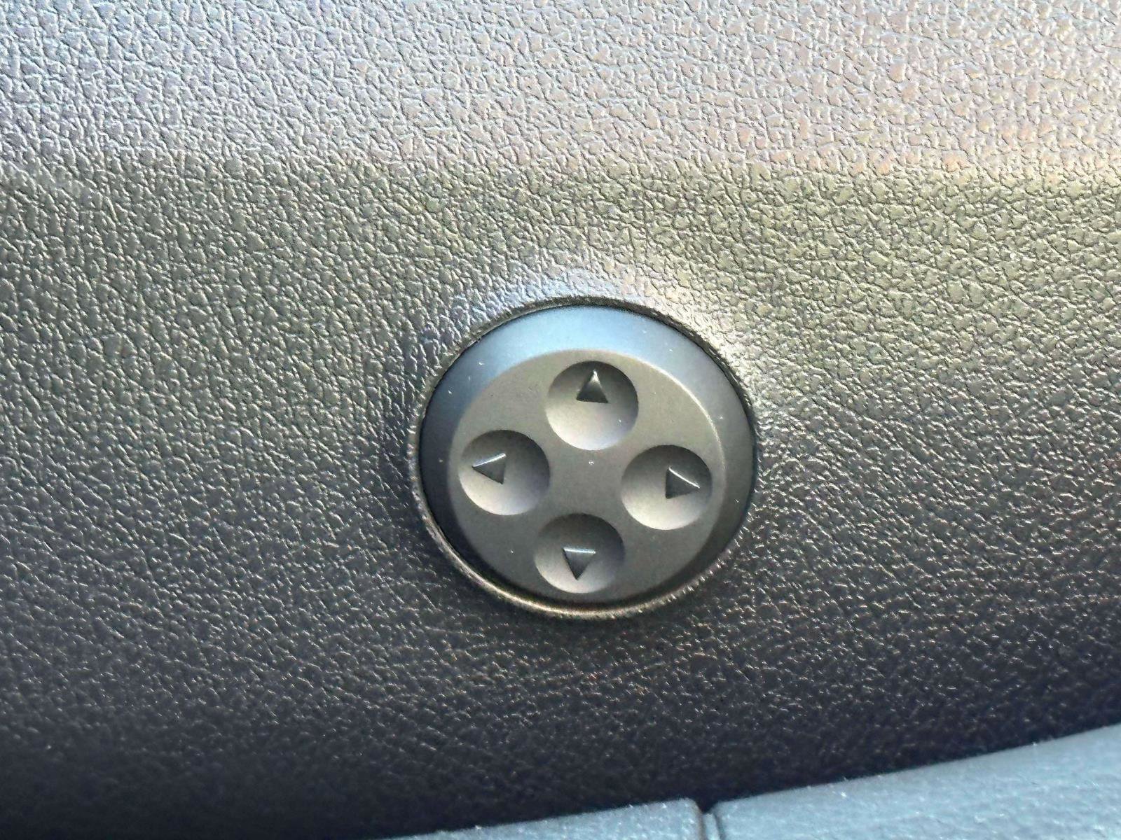 Used 2025 Mercedes-Benz C 300 4MATIC Sedan image 14