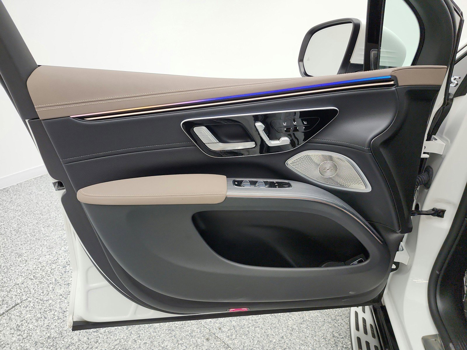 Used 2023 Mercedes-Benz EQS 580 4MATIC SUV image 14